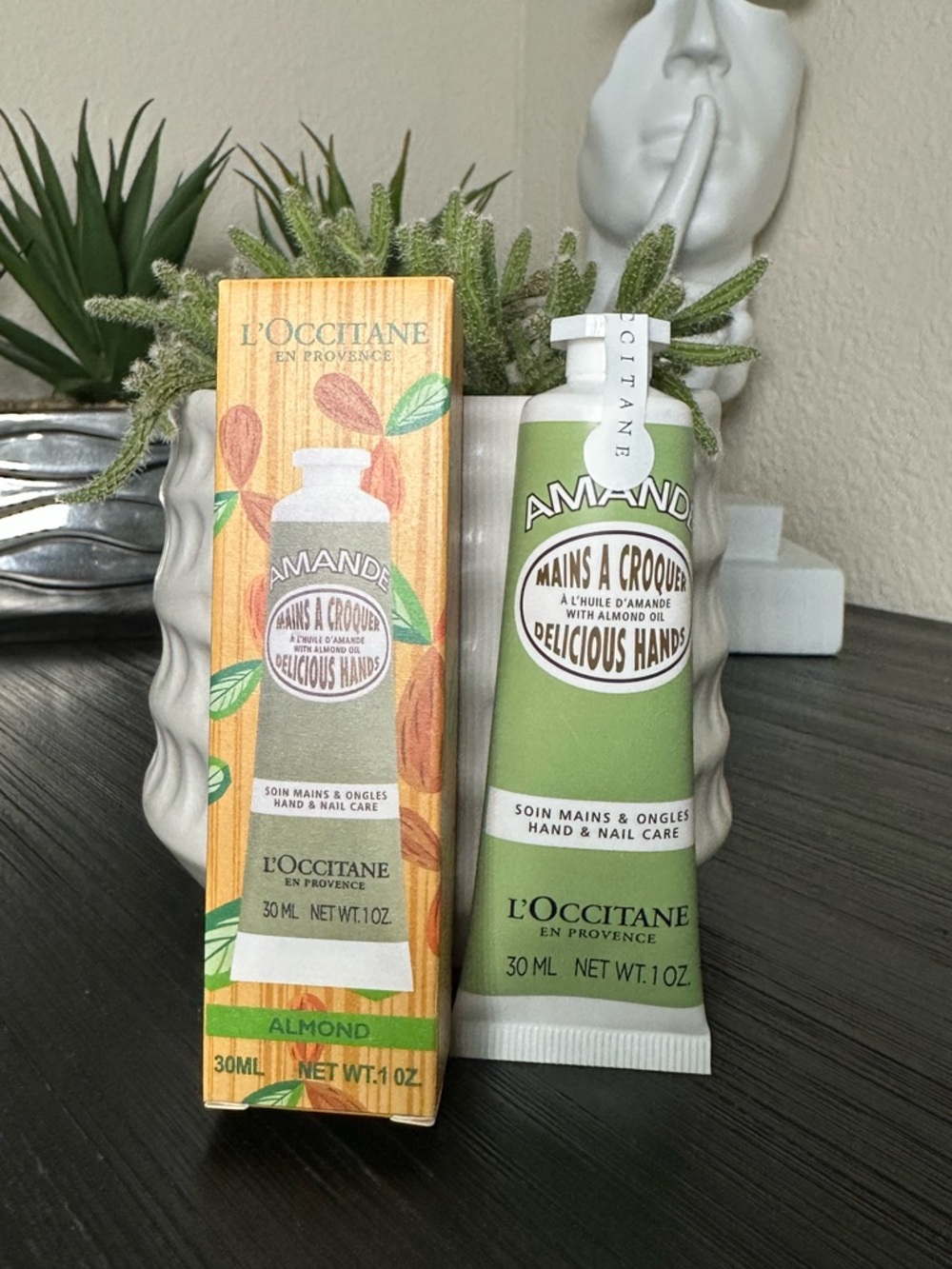 L'OCCITANE Amande Delicious Hands Almond Hand & Nail Cream - Green and Beige